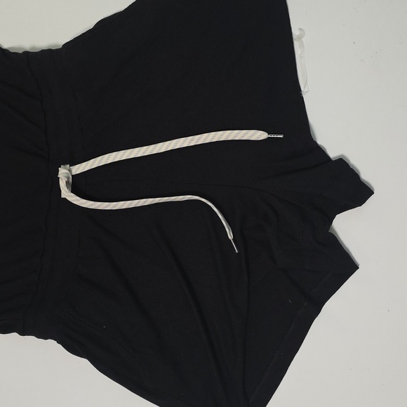 NWT Women’s is a size small Sexy Black “Vuori Torrey Romper” - Picture 4 of 7